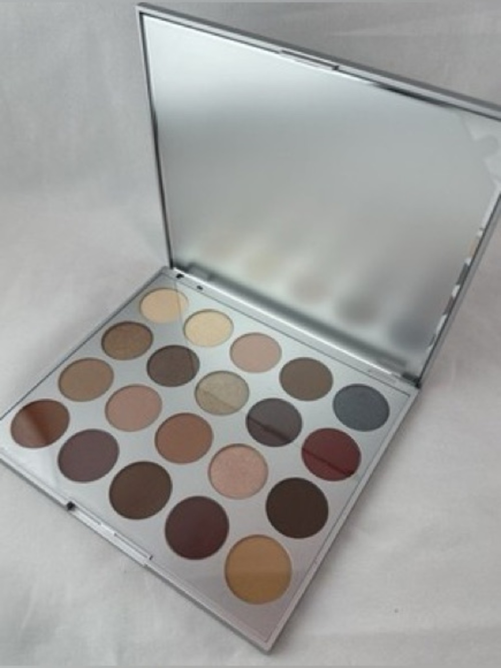 Bellame Showstopper 20-Shade Eyeshadow Palette - Neutral & Warm Tones